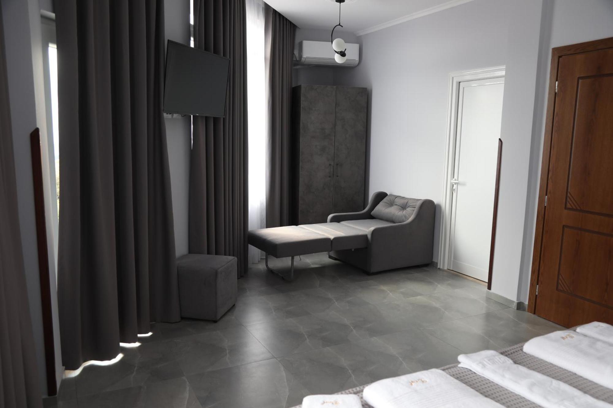 --Hotel Deal-- Rooms With Castle View Kruje Exterior photo