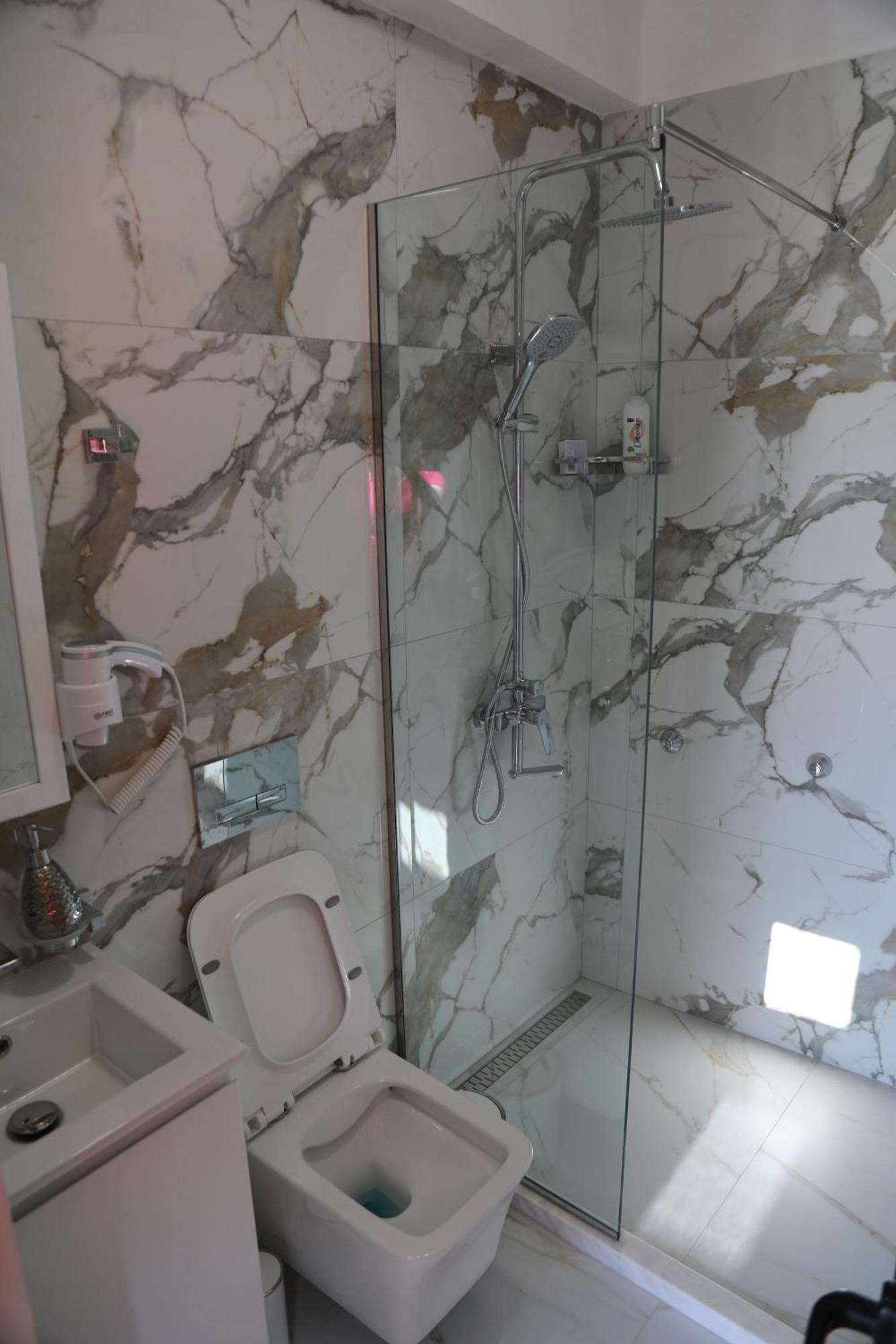 --Hotel Deal-- Rooms With Castle View Kruje Room photo