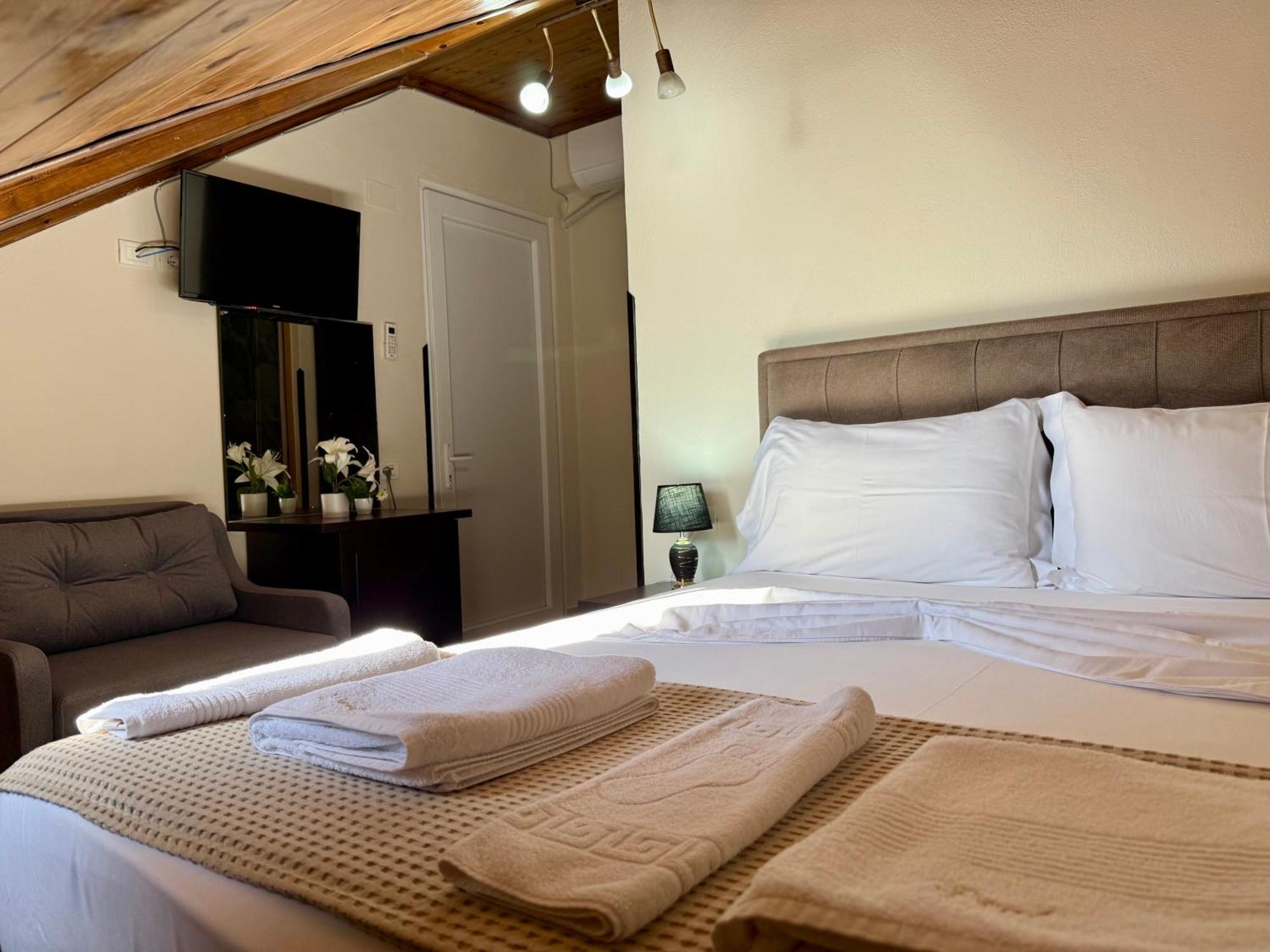 --Hotel Deal-- Rooms With Castle View Kruje Exterior photo